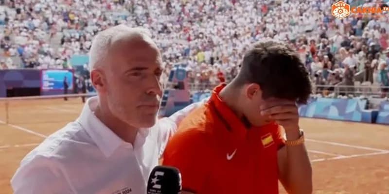 Carlos Alcaraz bật khóc sau thất bại tại Olympic Paris 2024